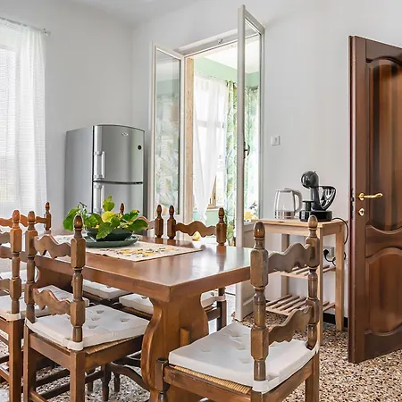 Maison Rovis Garden Holiday home *